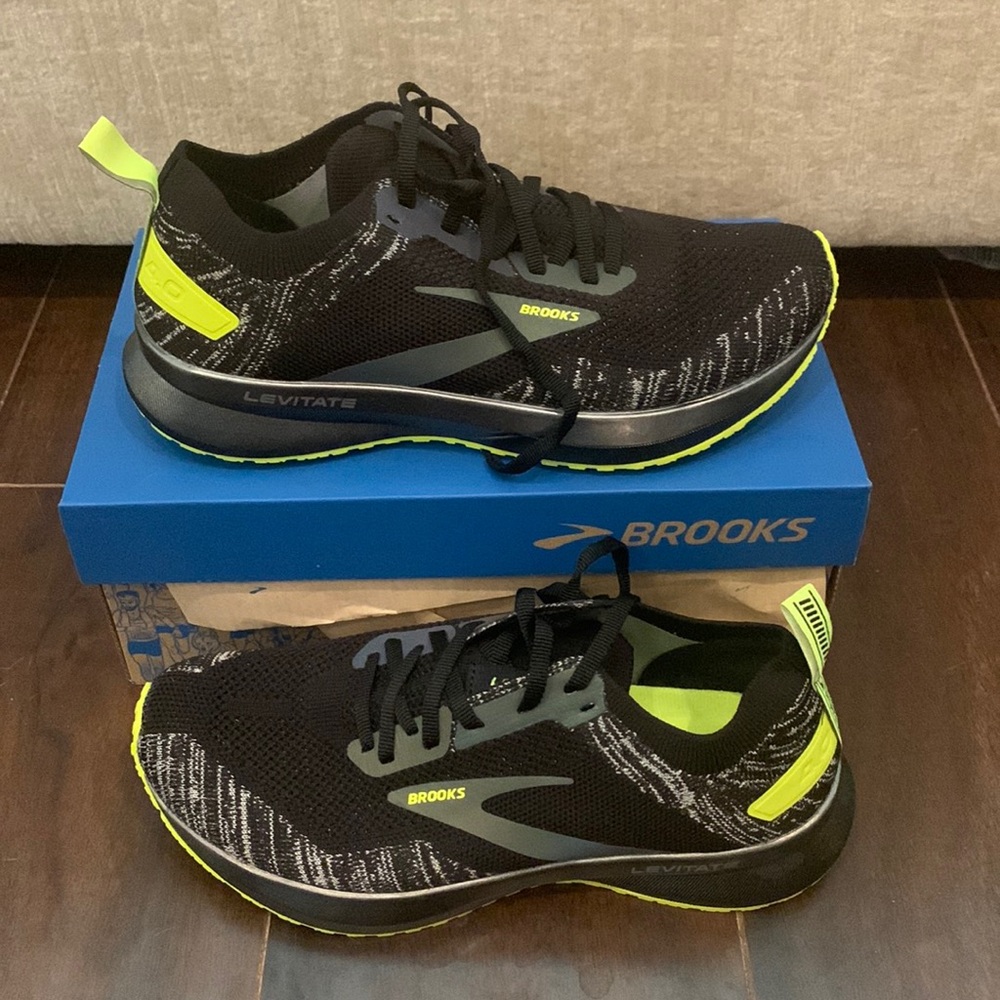 NWT/NEW IN BOX - Brooks Levitate 4 - Nightlife/Black - Size 7